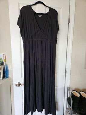 Amazon Essentials Black V-Neck Surplice Maxi Dress